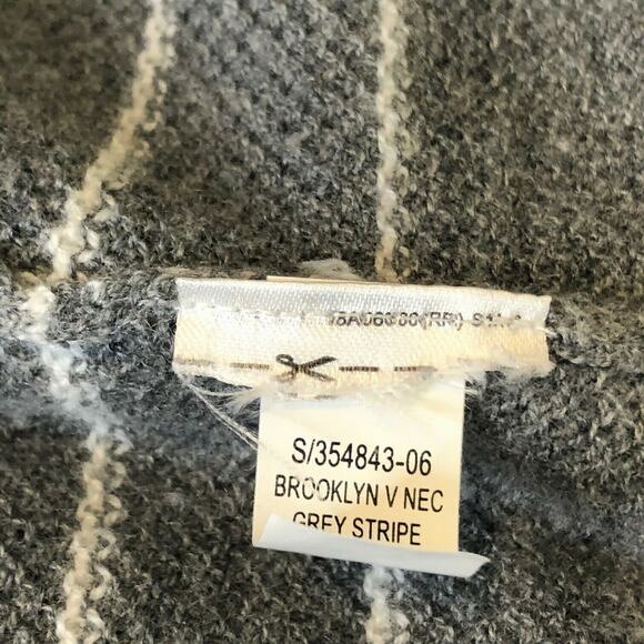Gap Womens Sweater Large Gray White Stripes Brooklyn V-Neck - Picture 7 of 7